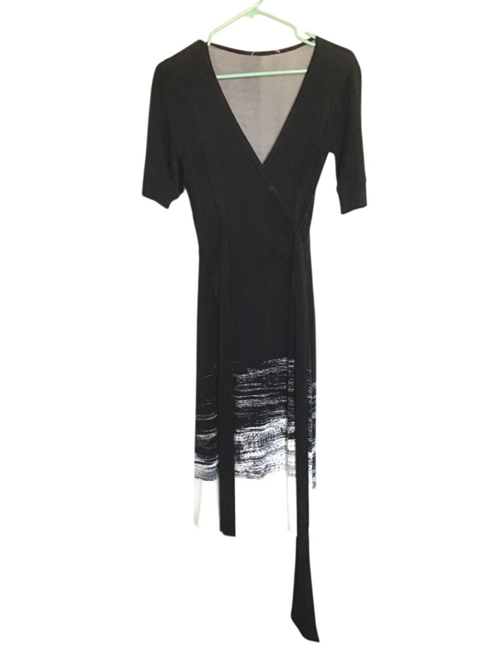 WOMENS SHORT SLEEVE V-NECK KNEE LENGHT BLACK WRAP STYLE- DRESS SIZE X-SMALL